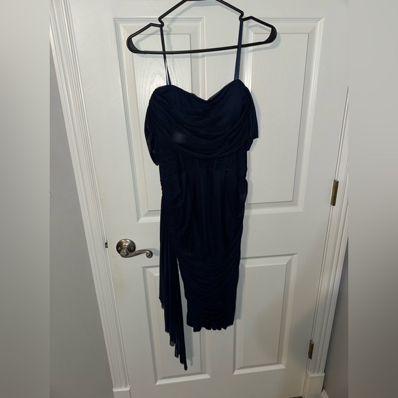 Formal Dress. - Picture 3 of 9